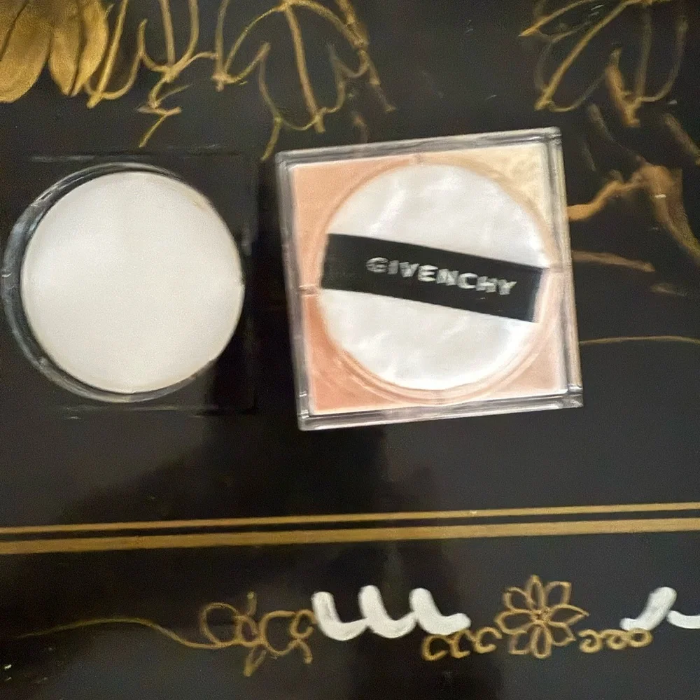 Givenchy Prisme Libre Loose Powder in Black Case